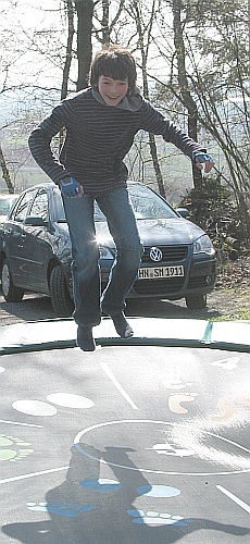 Luca auf dem Trampolin